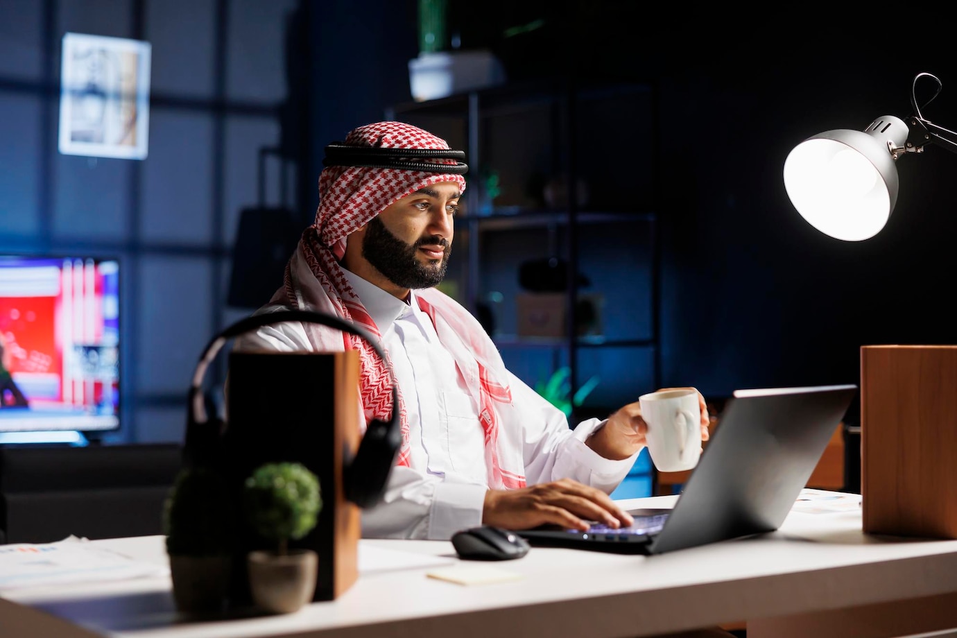 What do you get in our 40-minute Dubai webinar? Real expat guidance on visas, housing, schools, finances, and live Q&A—built to prevent relocation mistakes.